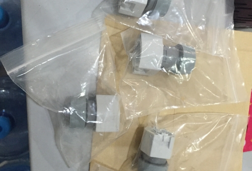02.26上海盛霞EAO開關(guān)到貨照片